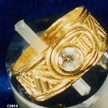 Fede nuziale con disegni tipici longobardi realizzata in oro 750.
Pu essere realizzata in vari colori di oro e carature